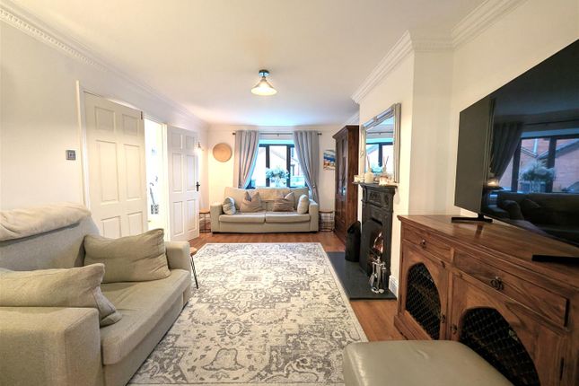 6, Greenside Court, Darlington photo 3