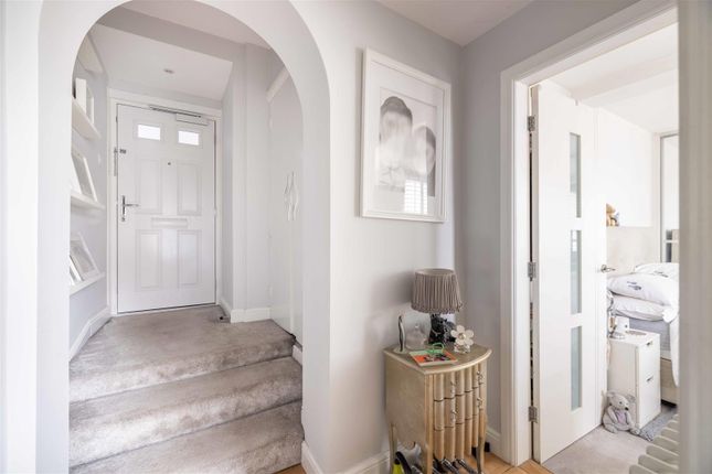 Flat 5, 150, Straight Road, Windsor photo 2
