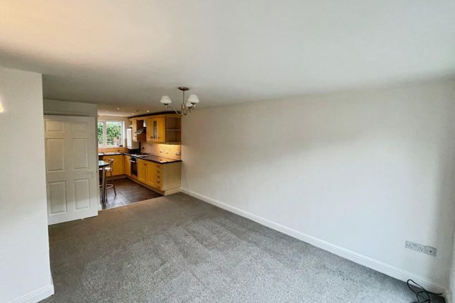Flat 4, Oliver House, Oliver Lane photo 3