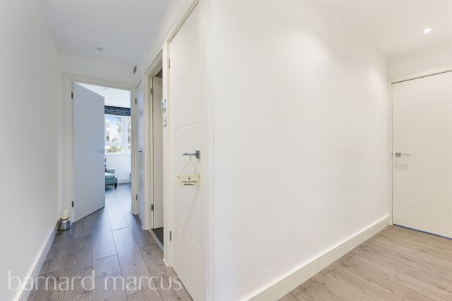 Flat for sale in Kersfield Road, London