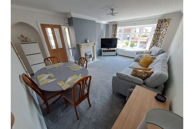 29, Thornes Moor Close, Wakefield photo 3