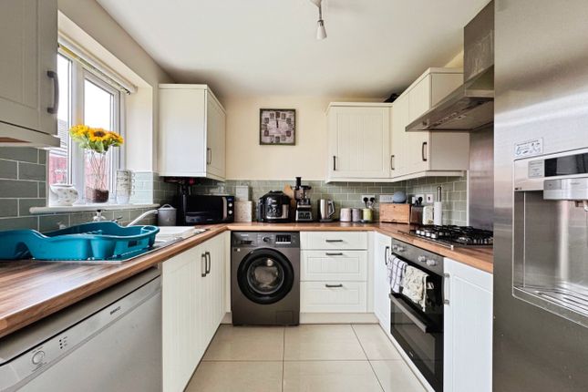 6 Cwrt Bergiers, Llanelli, Carmarthenshire photo 4