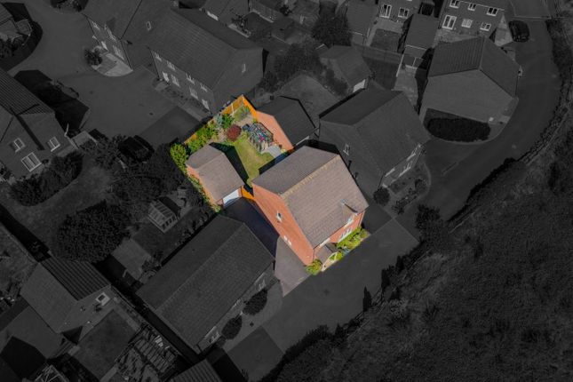 16, Taper Close, Kingswinford photo 2