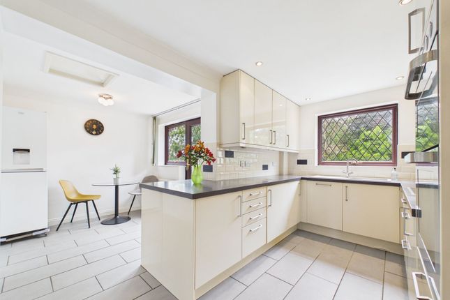 4 Ballamoor Close, Reading photo 4