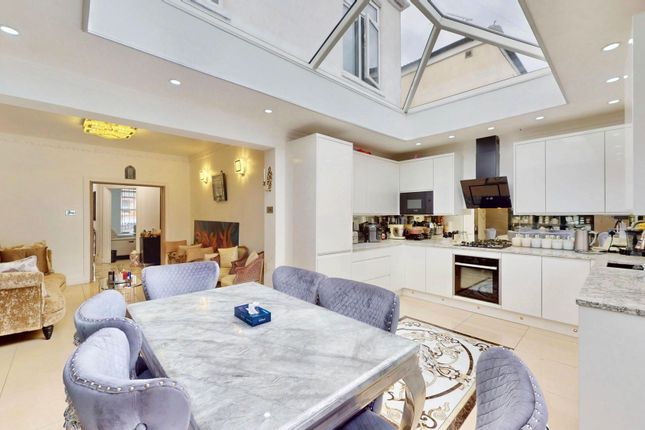 11 Church Avenue, Southall photo 4