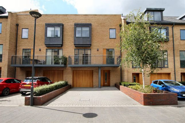 Town house to rent in Kingsley Walk, Cambridge, Cambridgeshire