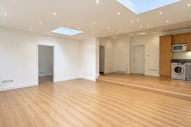 21, Green Avenue, Greater London photo 2