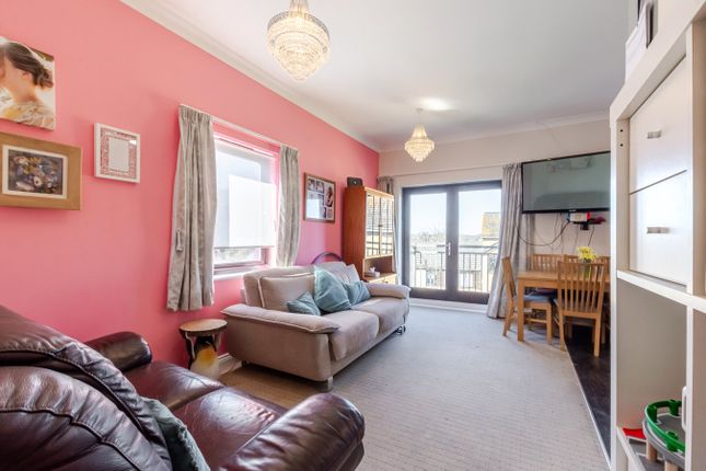 52, Davis Way, Sidcup photo 3