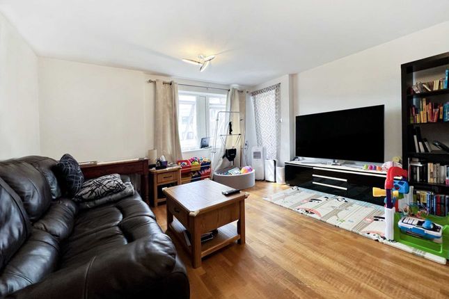 Flat to rent in Stevens House, Jerome Place