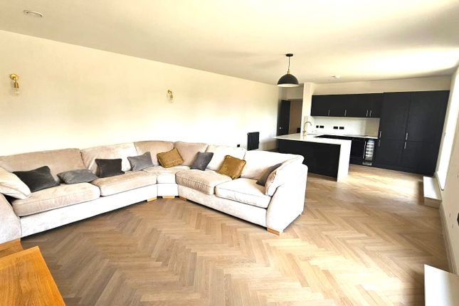 Flat 14, Manchester photo 3