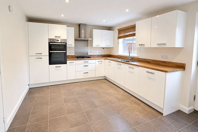 15 Preseli Walk, Corby photo 2