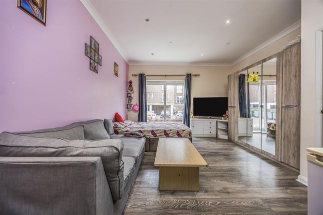 Flat 1 , Bosun Court, High Street, Cosham-Porticom