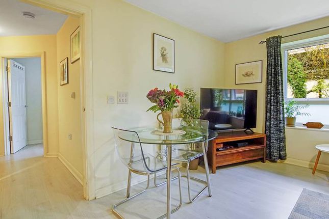 21 Orchard Grove, Orpington photo 2