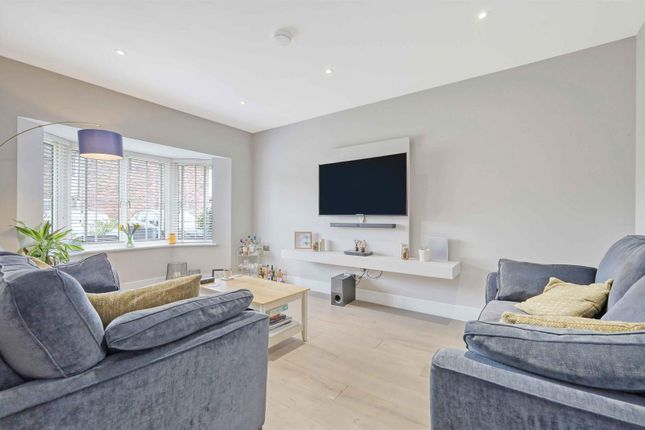 24, Little Ridings Lane, Norton Heath photo 3