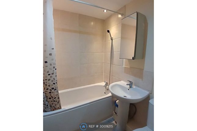 Apartment, The Lofts Water St, Huddersfield photo 4
