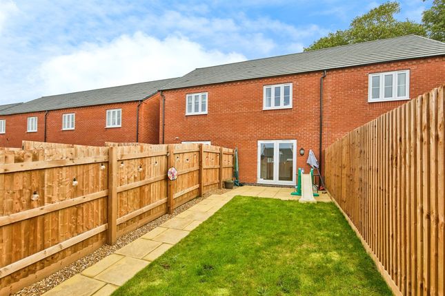 17, Woods Drive, Alfreton photo 3