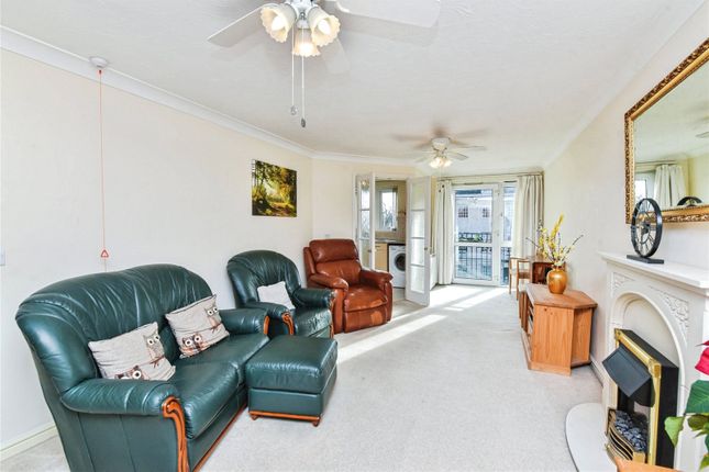 45, Regal Court (Trowbridge), Trowbridge photo 2