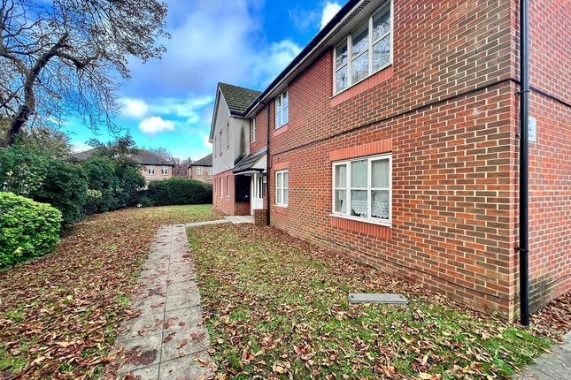 Thumbnail Flat for sale in Reid Close, Hayes