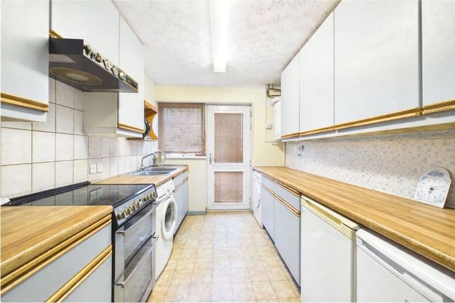 2, Carston Grove, Reading photo 3