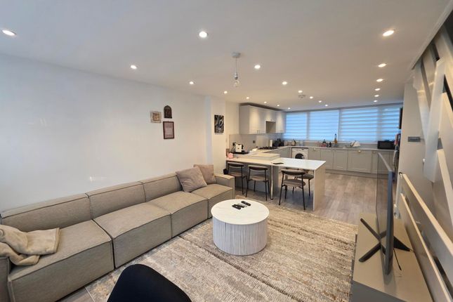 3-bed house on Clement Close, London, £3,250/mo