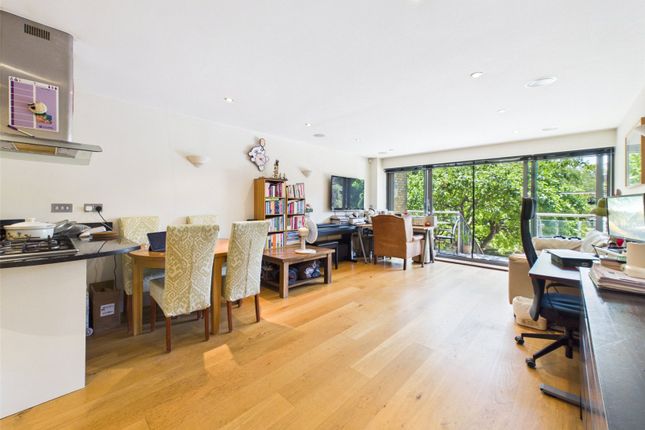 Apartment 4, Carpenters House,, Hampton Court Road, East Molesey photo 3