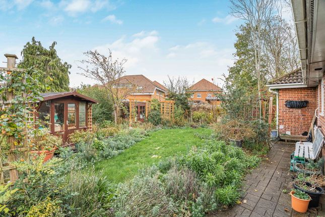 1, Childs Hall Drive, Bookham photo 4