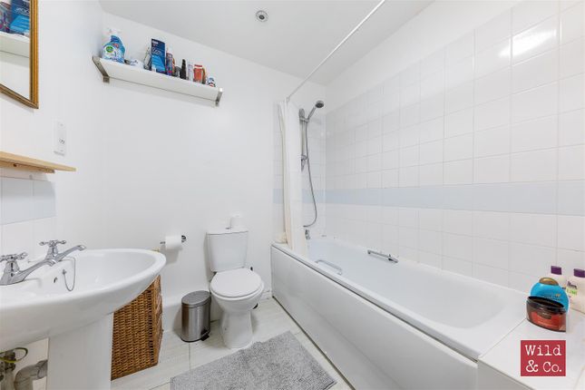 Flat for sale in Hacon Square, Richmond Road, London