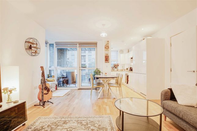 Flat for sale in Waterfield House, Ealing Road, Middlesex, Greater London