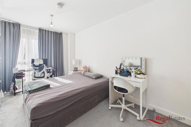 10, Hoy Close, London photo 4