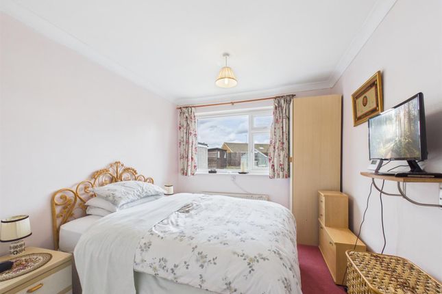 163, Broughton Avenue, Aylesbury photo 4