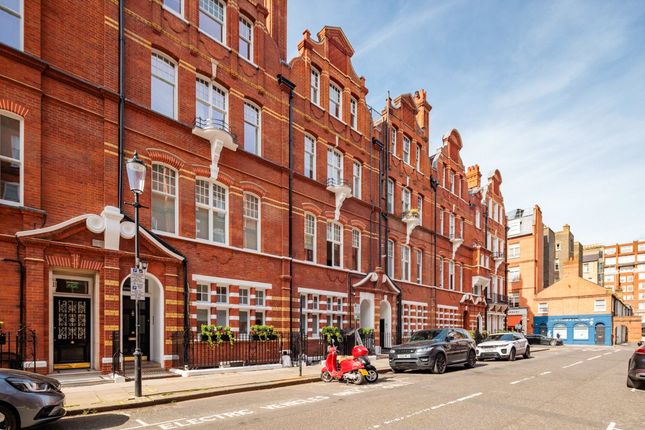 Flat to rent in Egerton Gardens, Knightsbridge, London