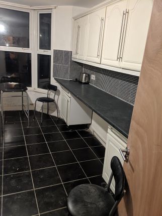 Room to rent in Disraeli Road, London