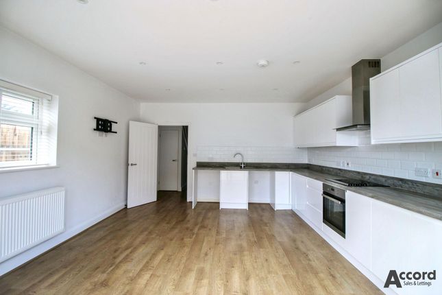 65 Lessington Avenue, Romford photo 2
