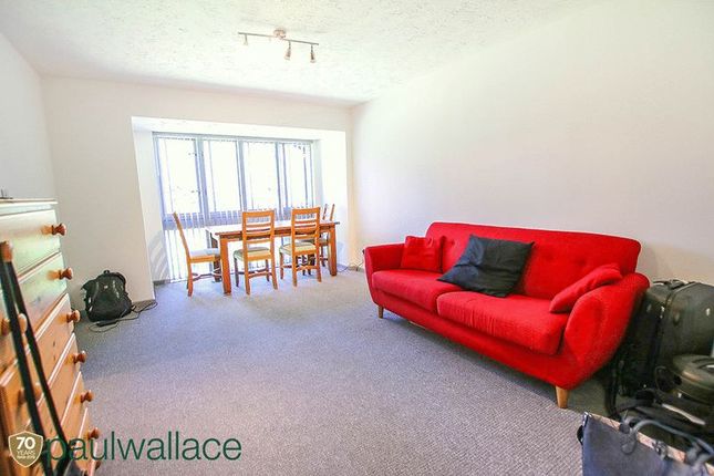 16, Guinevere Gardens, Waltham Cross photo 4