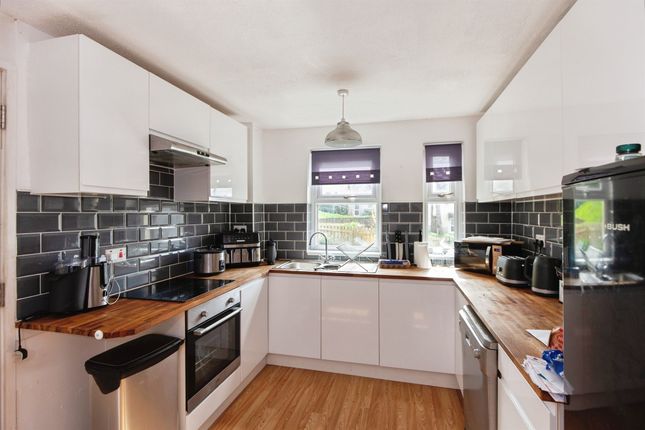 9, Huish Court, Radstock photo 2
