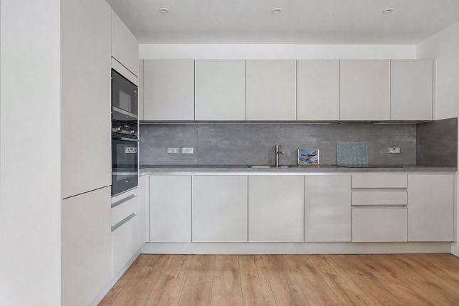 Apartment 13, Hardwick House, 1, Eden Place, Surrey photo 4