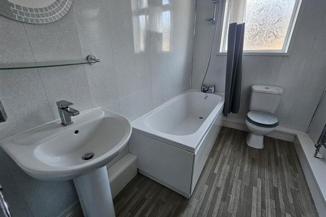 27, Oxford Street, Mexborough photo 3