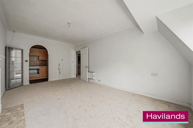 43, Homewillow Close, N21 photo 4