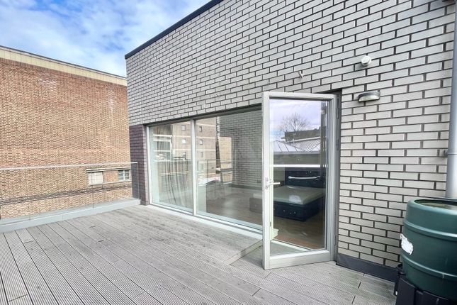 Town house to rent in Medlar Street, Camberwell, London