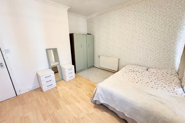 Room 2, Salford photo 2