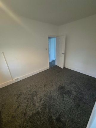 4 Chamberlain Road, Hull photo 4