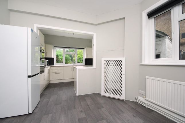 98, Gunnersbury Avenue, London photo 4