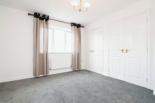 Town house for sale in Dudley Road, Tipton