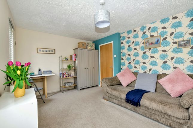 52, Osprey Close, Garston, Watford photo 4