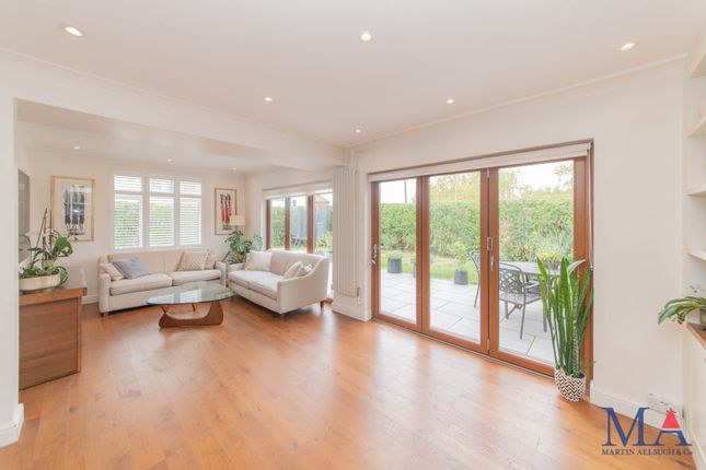 44, Haggerston Road, Borehamwood photo 3
