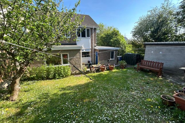 27, Carreg Y Gad Estate, Llanfairpwllgwyngyll photo 2