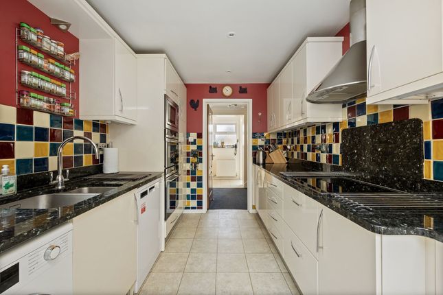 22 Ferndown, Horley photo 4