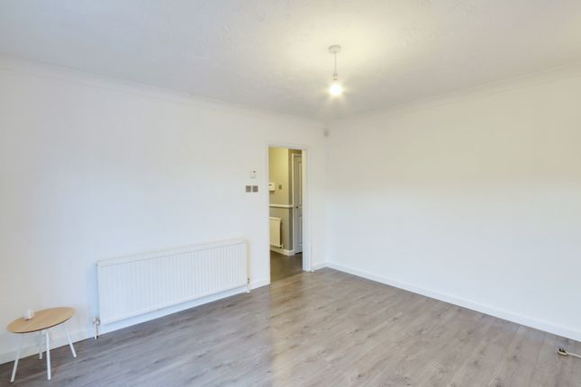17, Roserna Road, Canvey Island photo 3