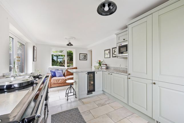 60, Coneybury, Redhill photo 4
