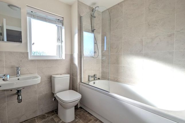 27 Red Cove Close Bathroom
